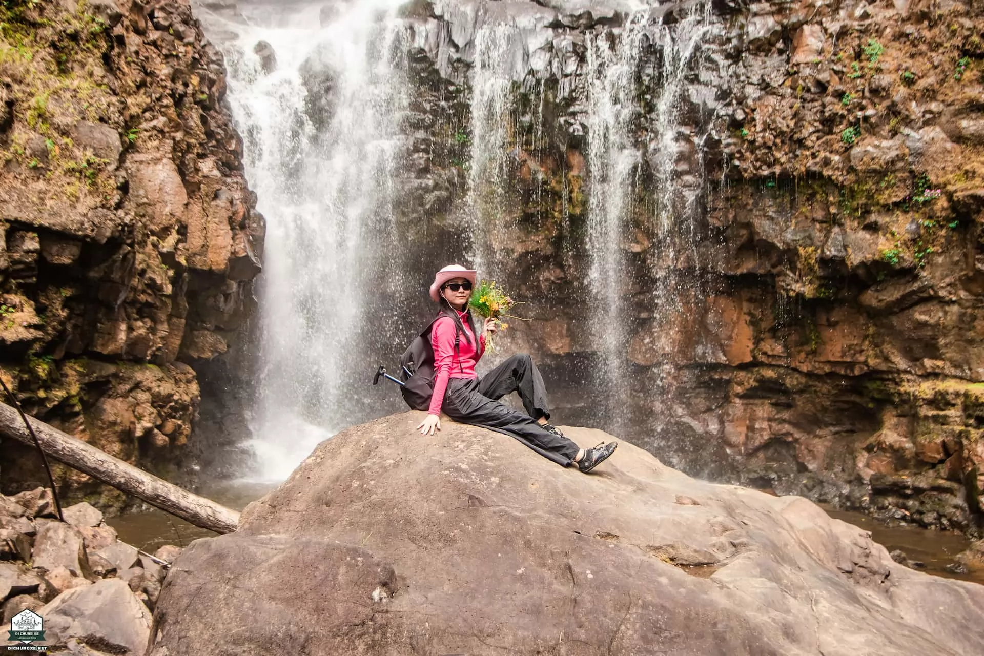 Thác liêng ài - đồi chè Tâm Châu